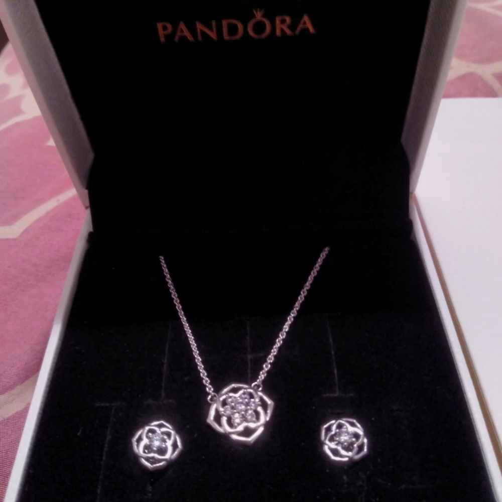 Pandora set
